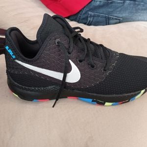 Men's LeBron James Witness III 3